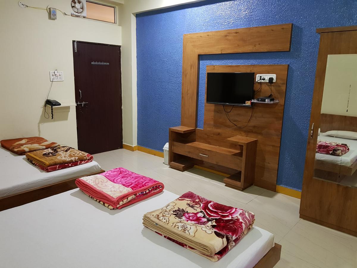 Hotel Shri Radhe Krishna Godarpura Exterior photo