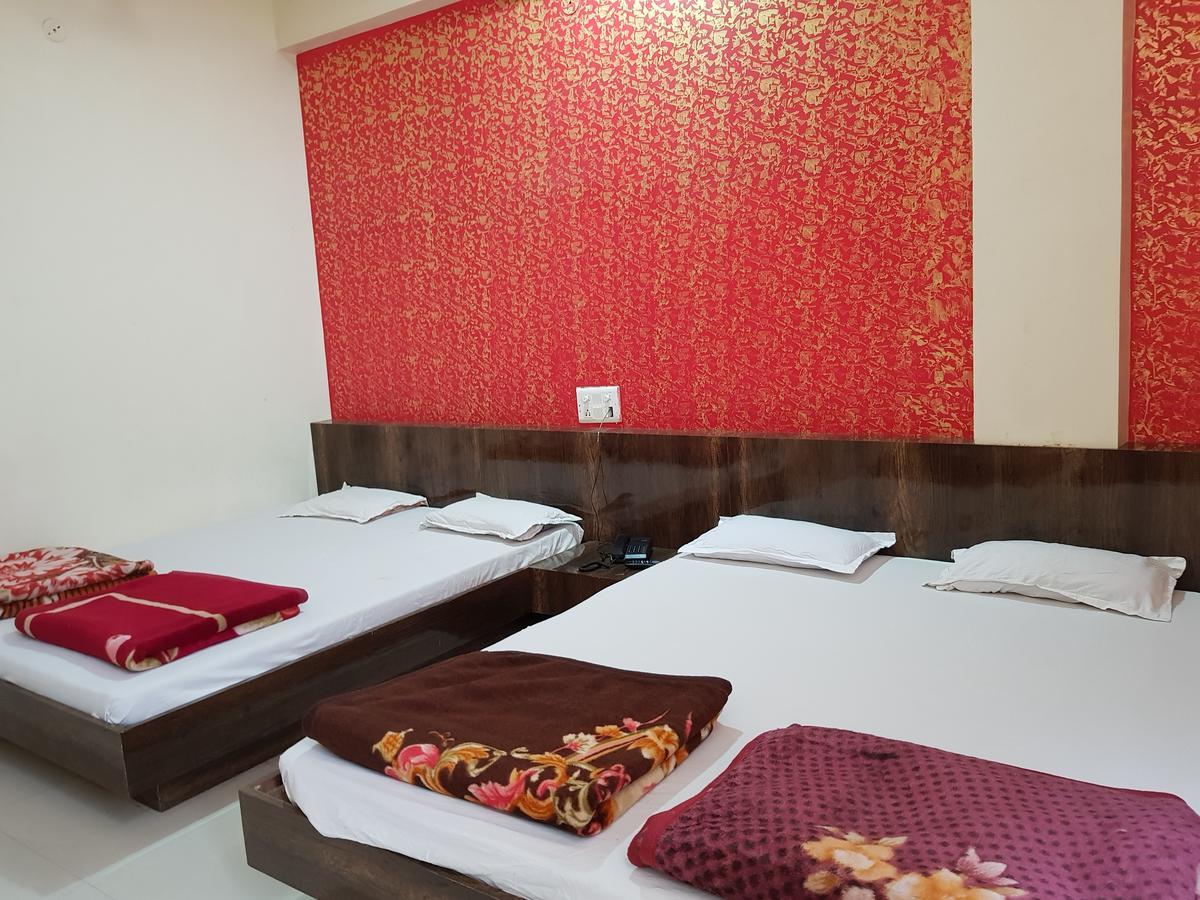 Hotel Shri Radhe Krishna Godarpura Exterior photo